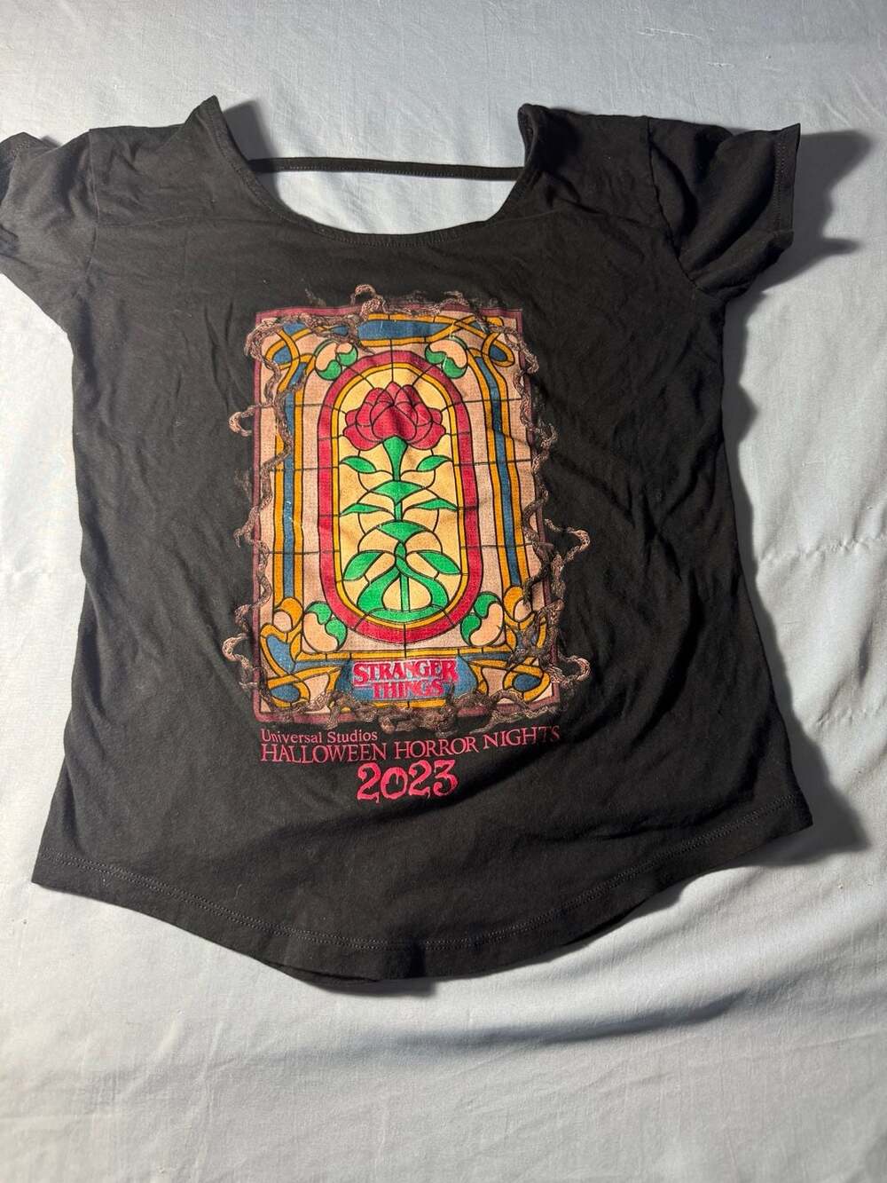 Netflix Stranger Things Stained Glass Rose T-Shirt Size S